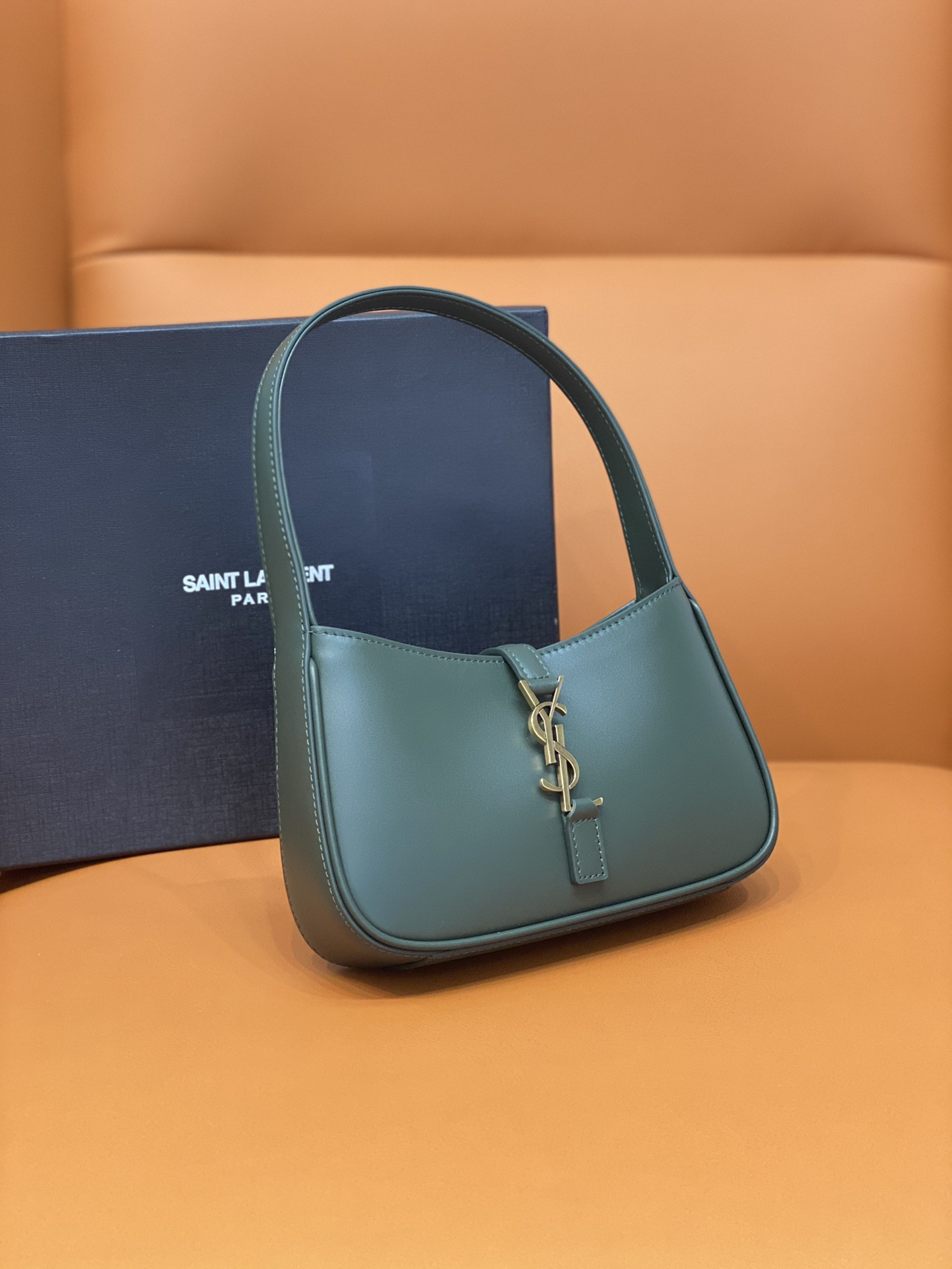 Y*L mini le 5 À 7 in smooth leather 7.5 x 4.5 x 1.8 inches