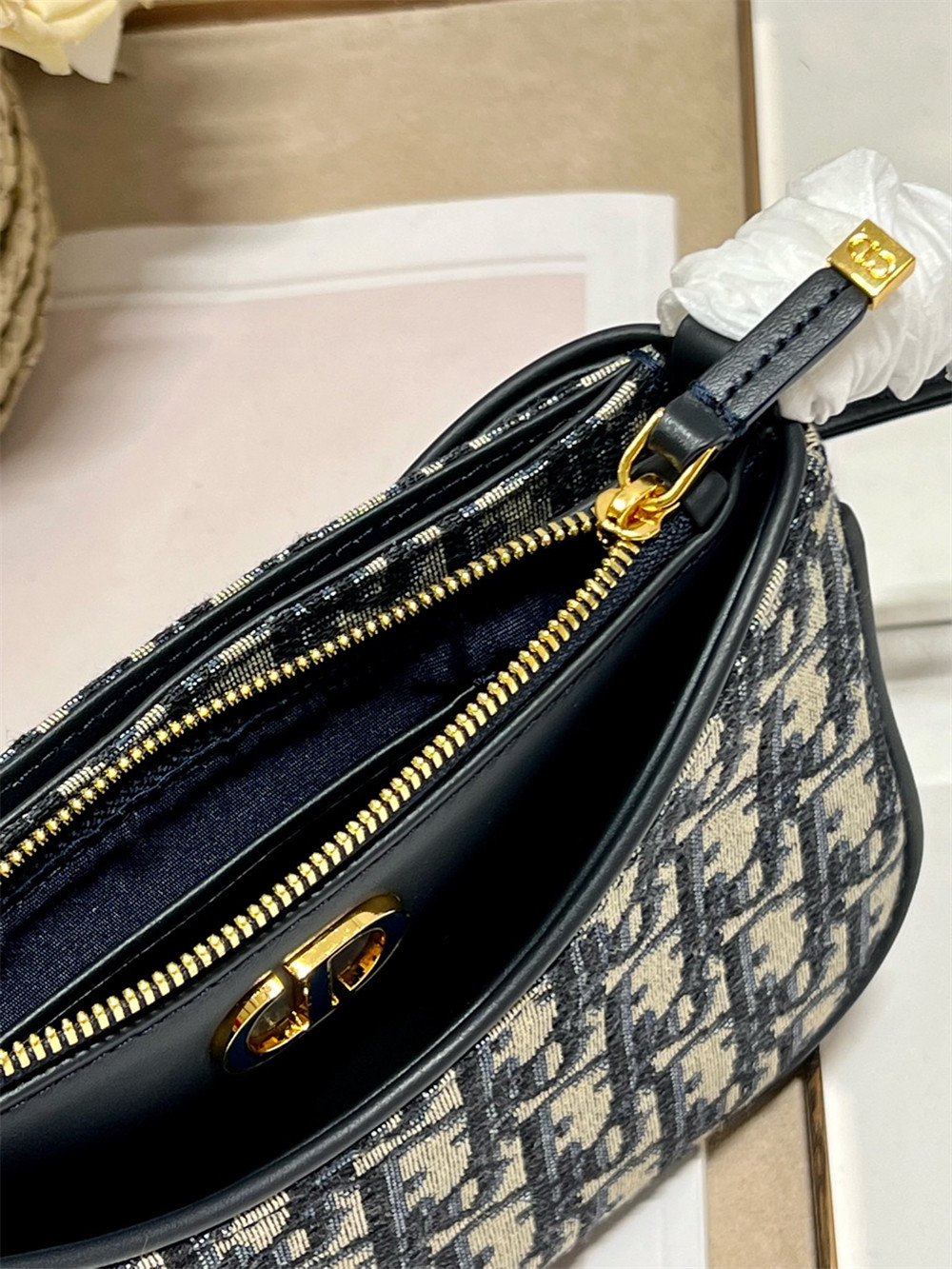 D*or 30 montaigne avenue bag blue D*or oblique jacquard 22.5 x 12.5 x 6.5 cm