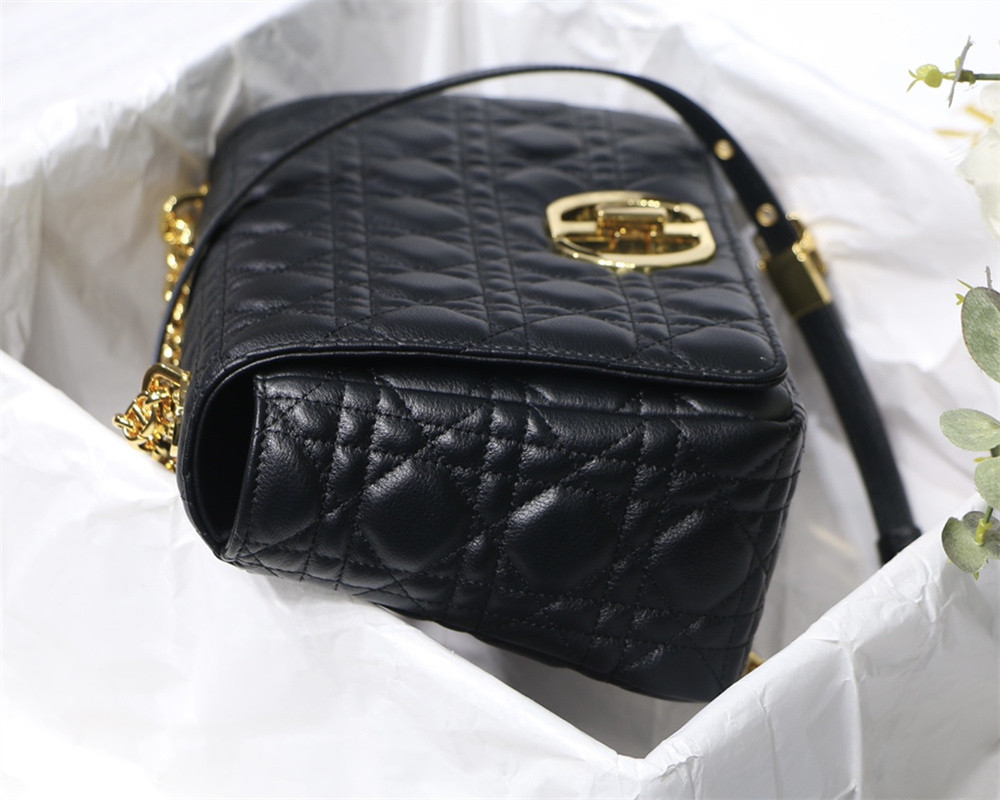 large d*or caro bag black S*pple cannage calfskin 29 x 18 x 10 cm