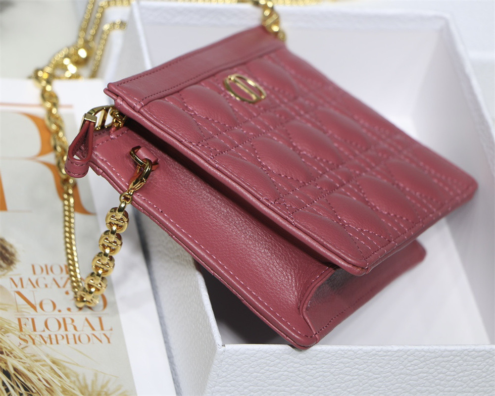 d*or caro zipped pouch with chain red S*pple cannage calfskin 19 x 14 x 4.5 cm