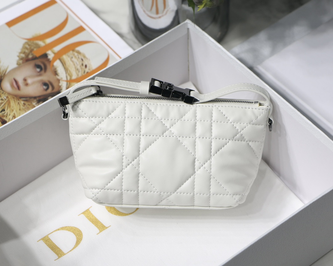D*or travel nomad pouch white