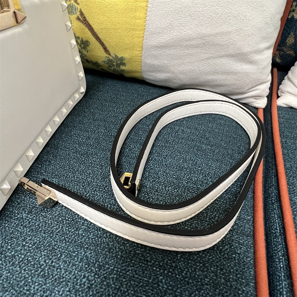 VALENTINO GARAVANI ROCKSTUD23 SMALL SMOOTH CALFSKIN SHOULDER BAG IVORY