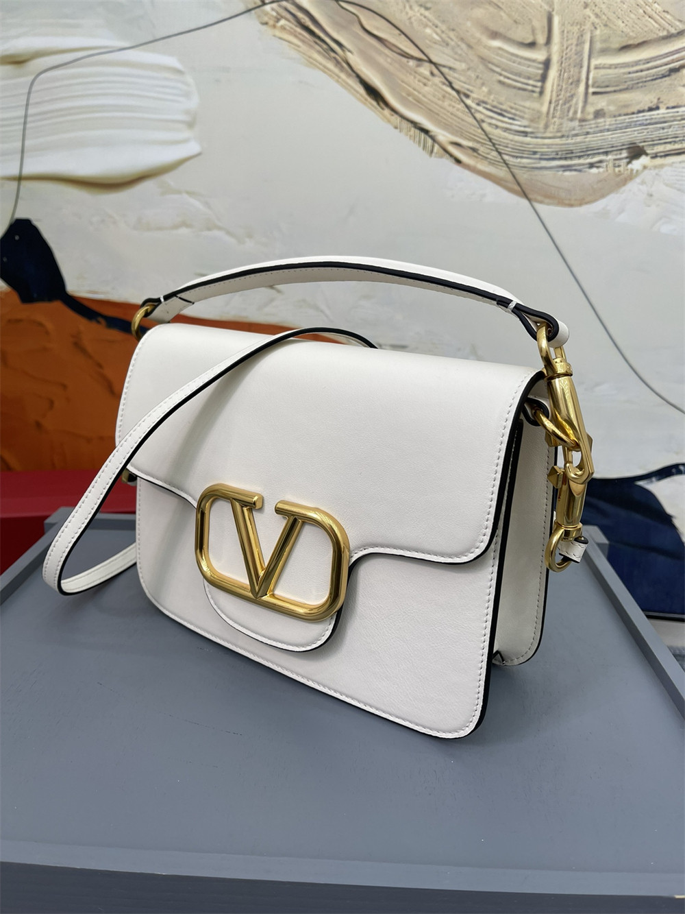 VALENTINO GARAVANI LOCÒ CALFSKIN SHOULDER Small BAG 22 x 16  x 7 cm