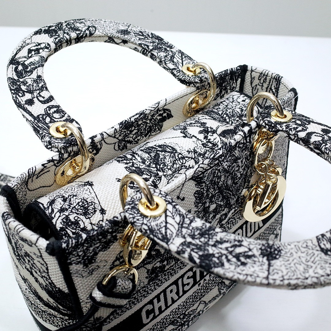 medium D*or lady d-lite bag  24 x 20 x 11 cm