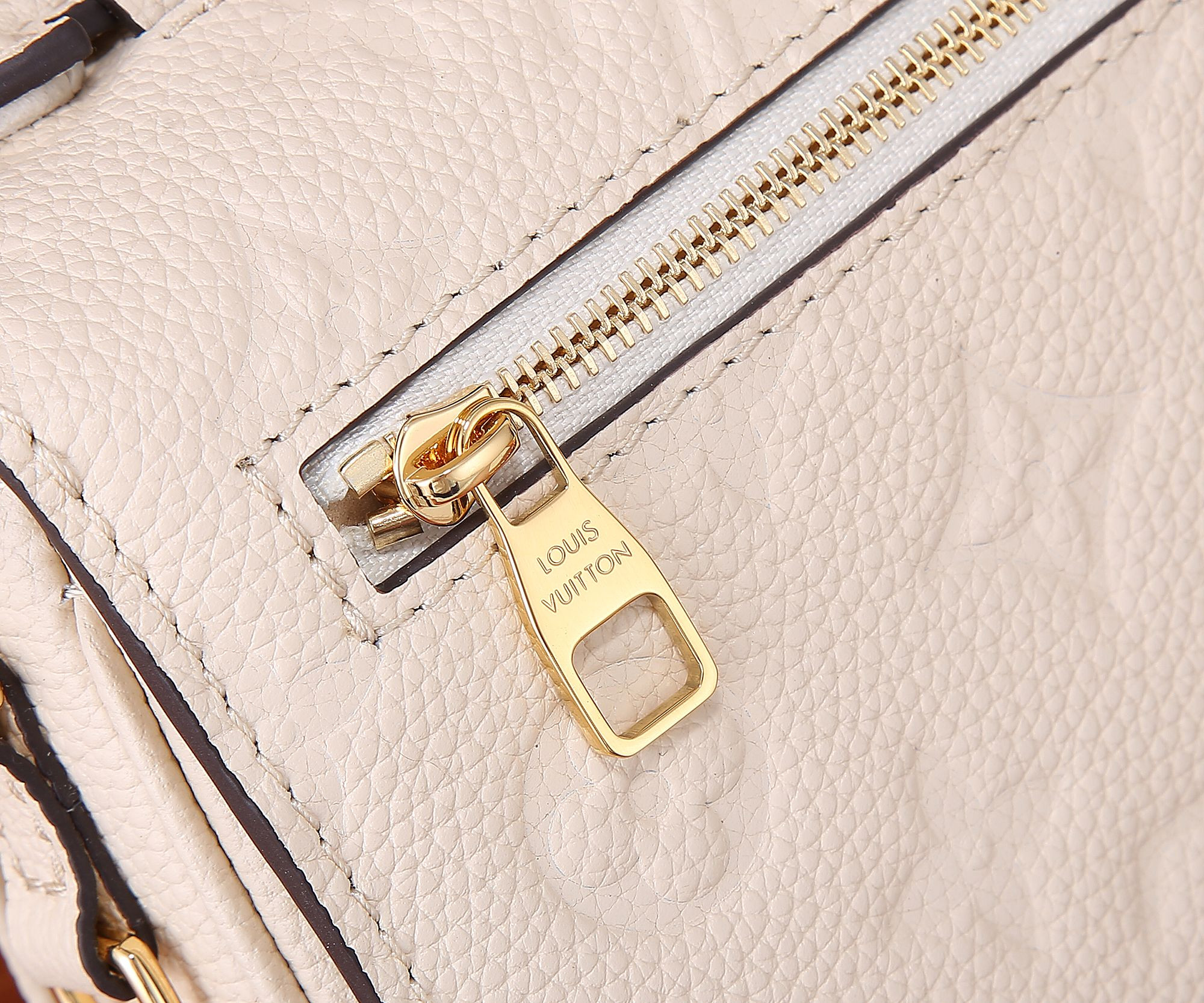 LV Pochette Métis East West M22942 21.5 x 13.5 x 6 cm