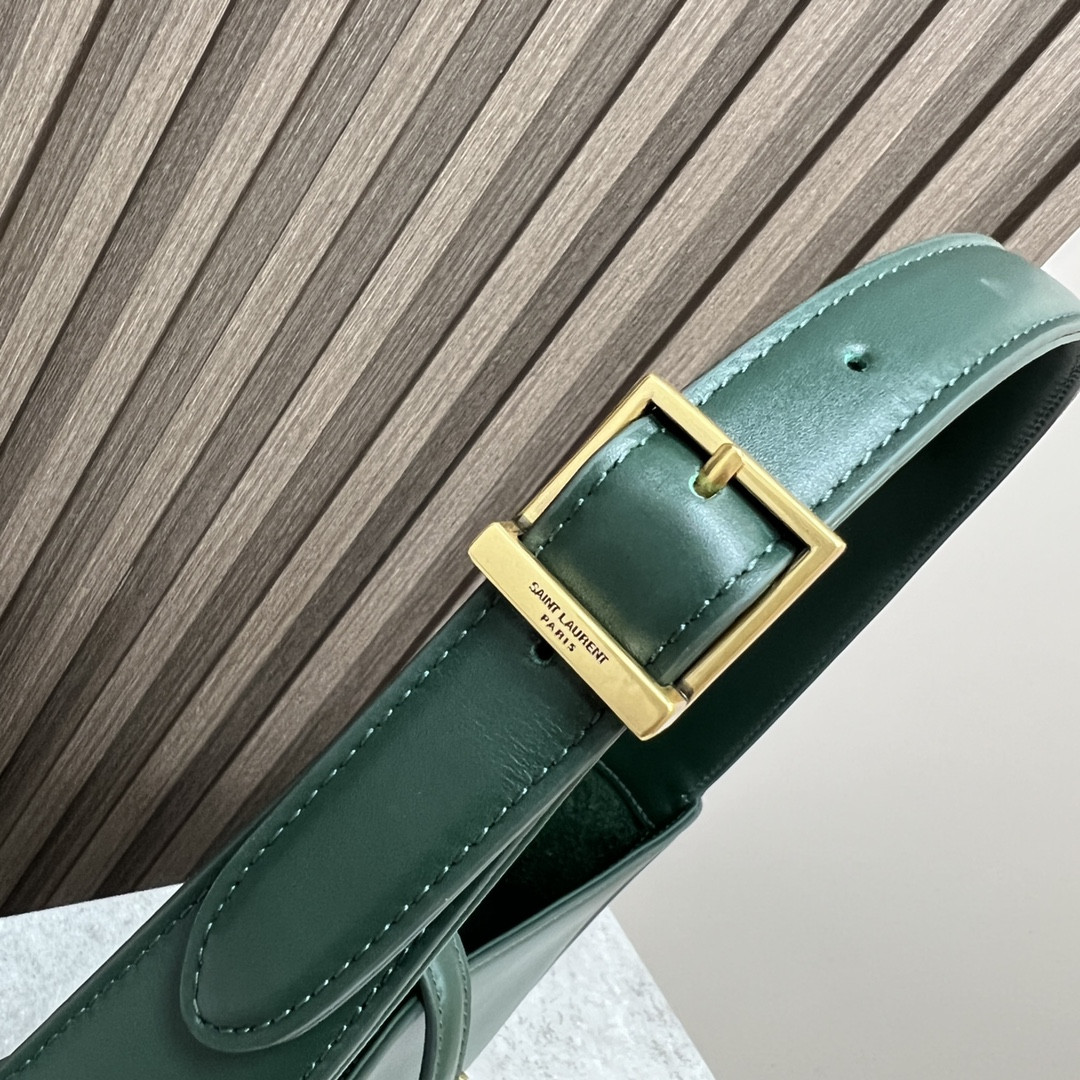 Y*L le 5 À 7 in smooth leather vert fonce 9 x 6.3 x 2.5 inches