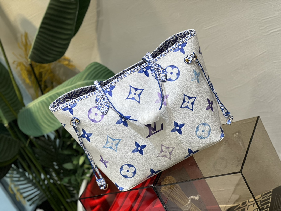 LV M22979  Neverfull MM 12.6 x 11.4 x 6.7 inches Without Box