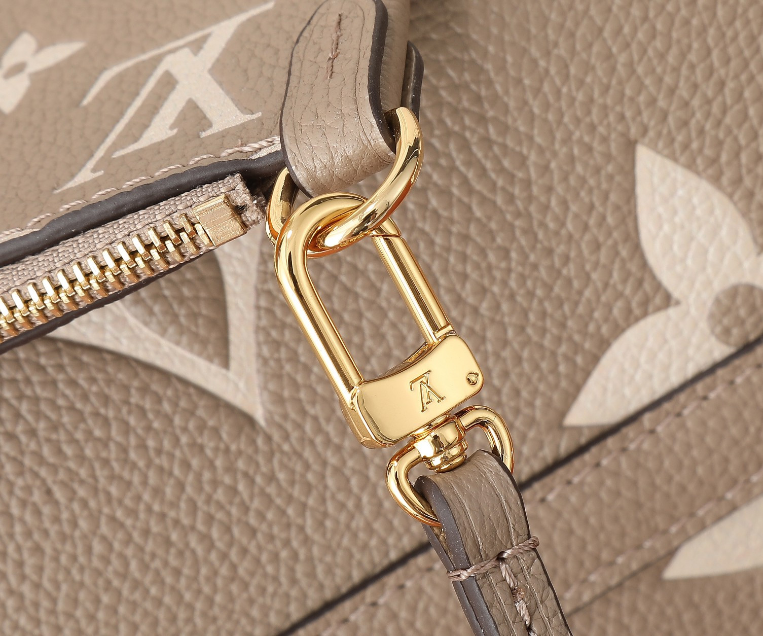 LV  CarryAll PM M47180 11.6x9.4x4.7 inches