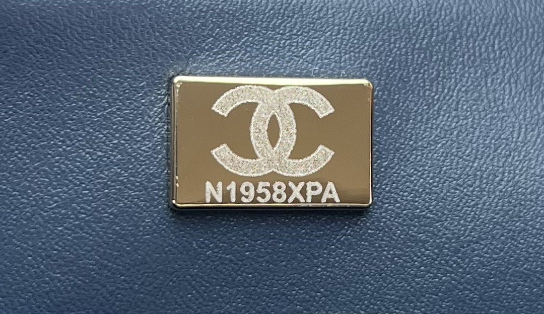 Ch*el classic 11.12 handbag tweed & gold-tone metal   6 × 9.9 × 2.5 in