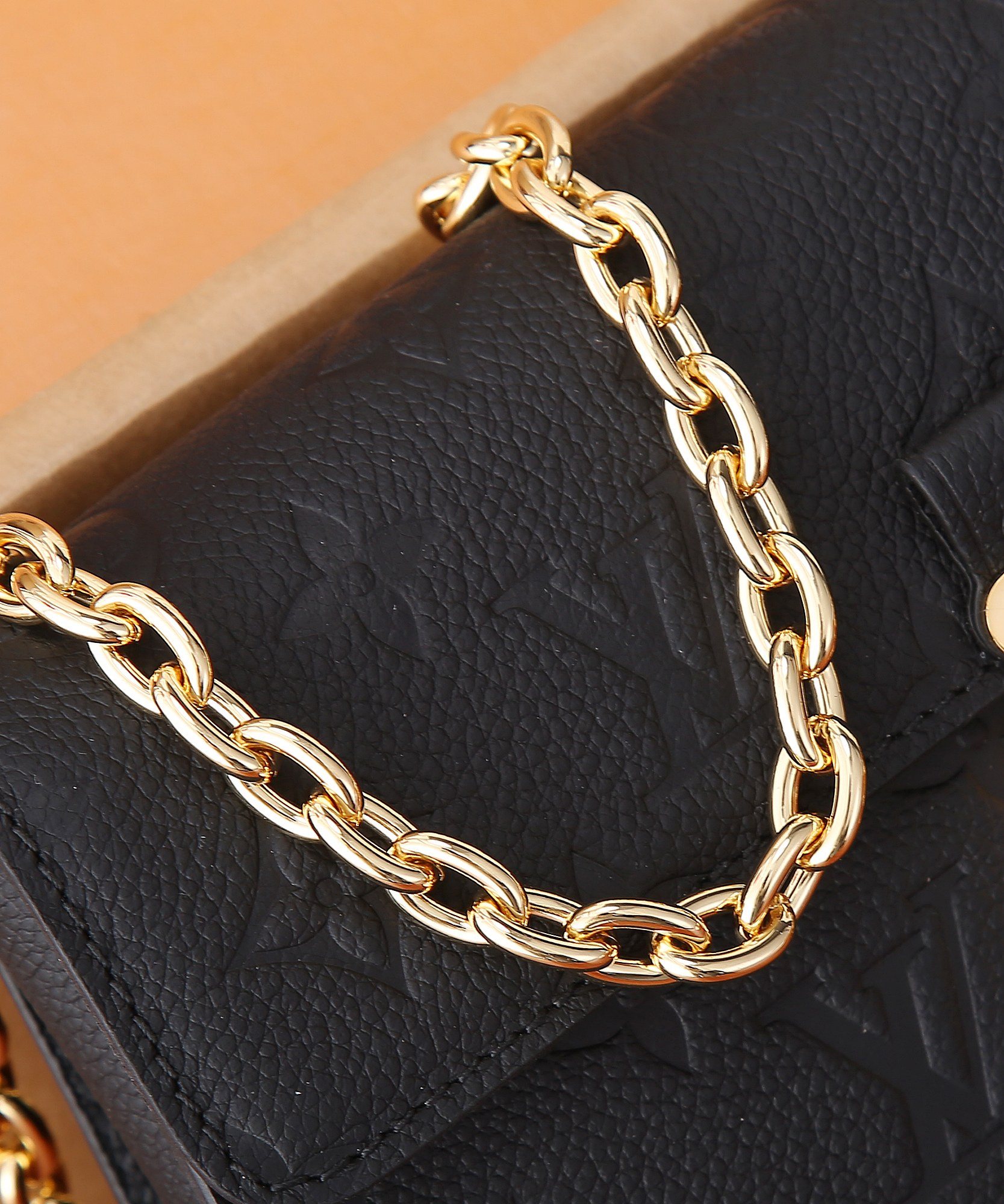 LV Wallet On Chain Métis   M82637 7.5 x 4.3 x 2.2 inches