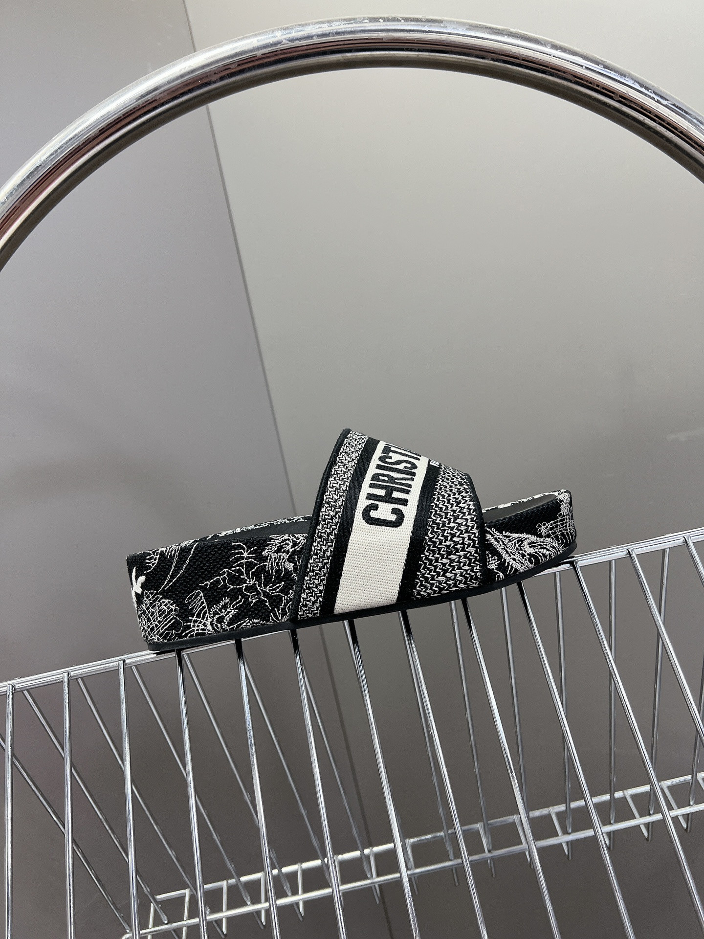 ua D*or platform sandals