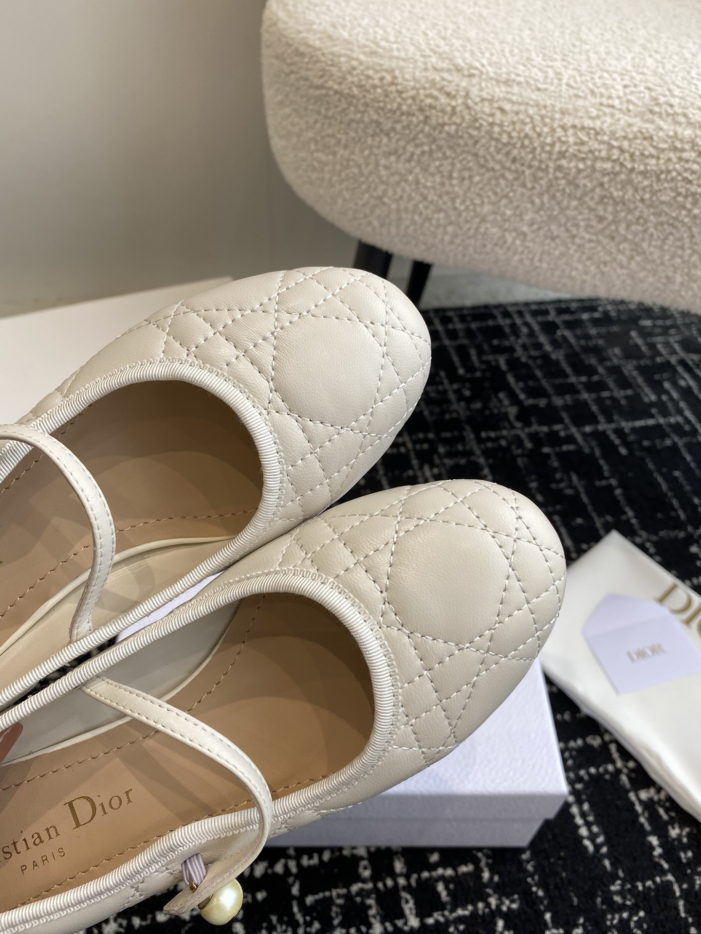 ua D*or ballet pump white