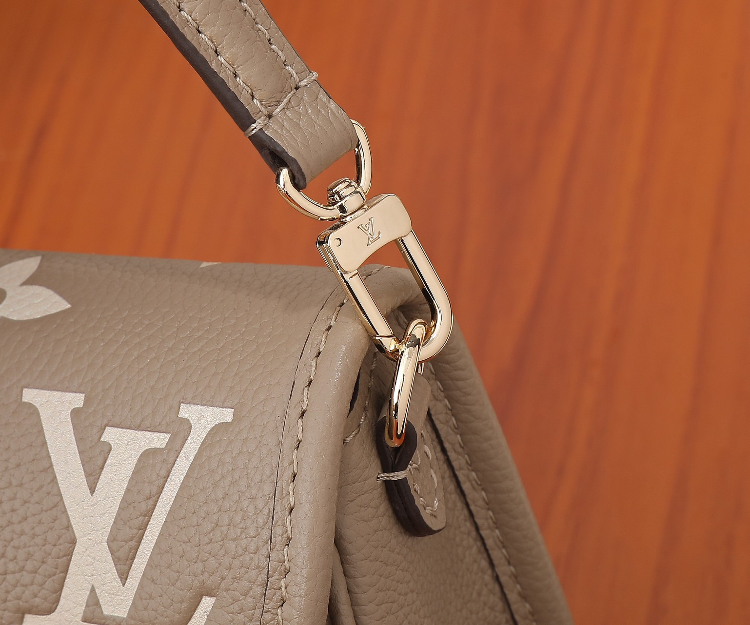 LV Nano Diane  M83300 7.5 x 4.1 x 2.4 in