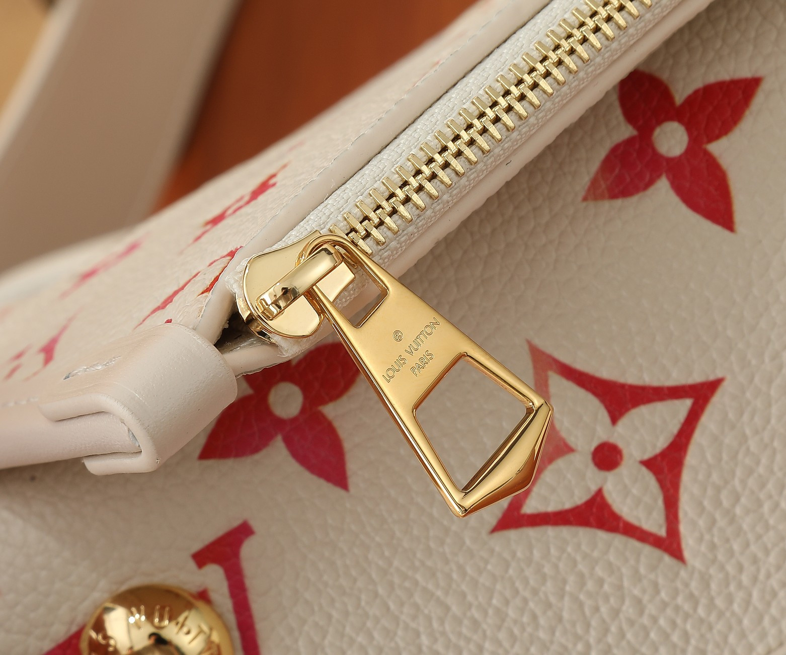 LV CarryAll PM M24652 11.6 x 9.4 x 4.7 in