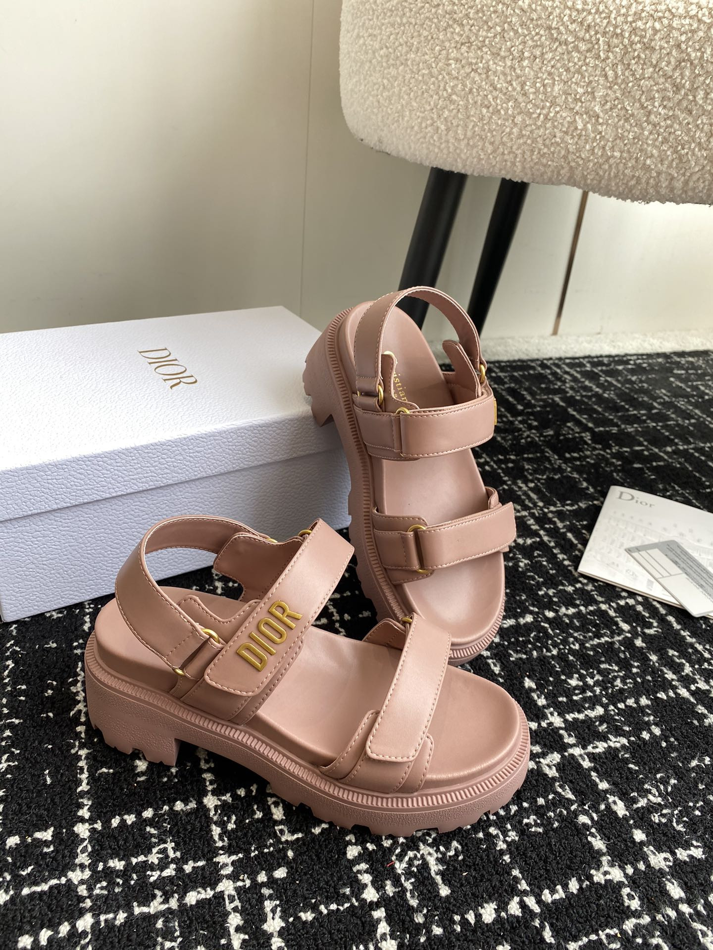 ua D*oract platform sandal