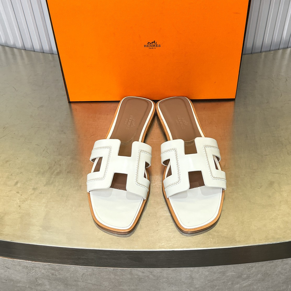 UA Hermès Oran sandal