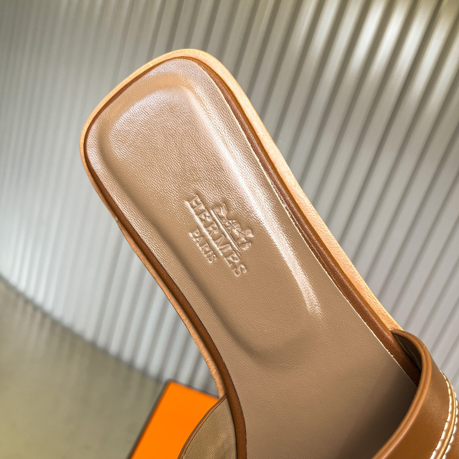 UA Hermès Oran sandal