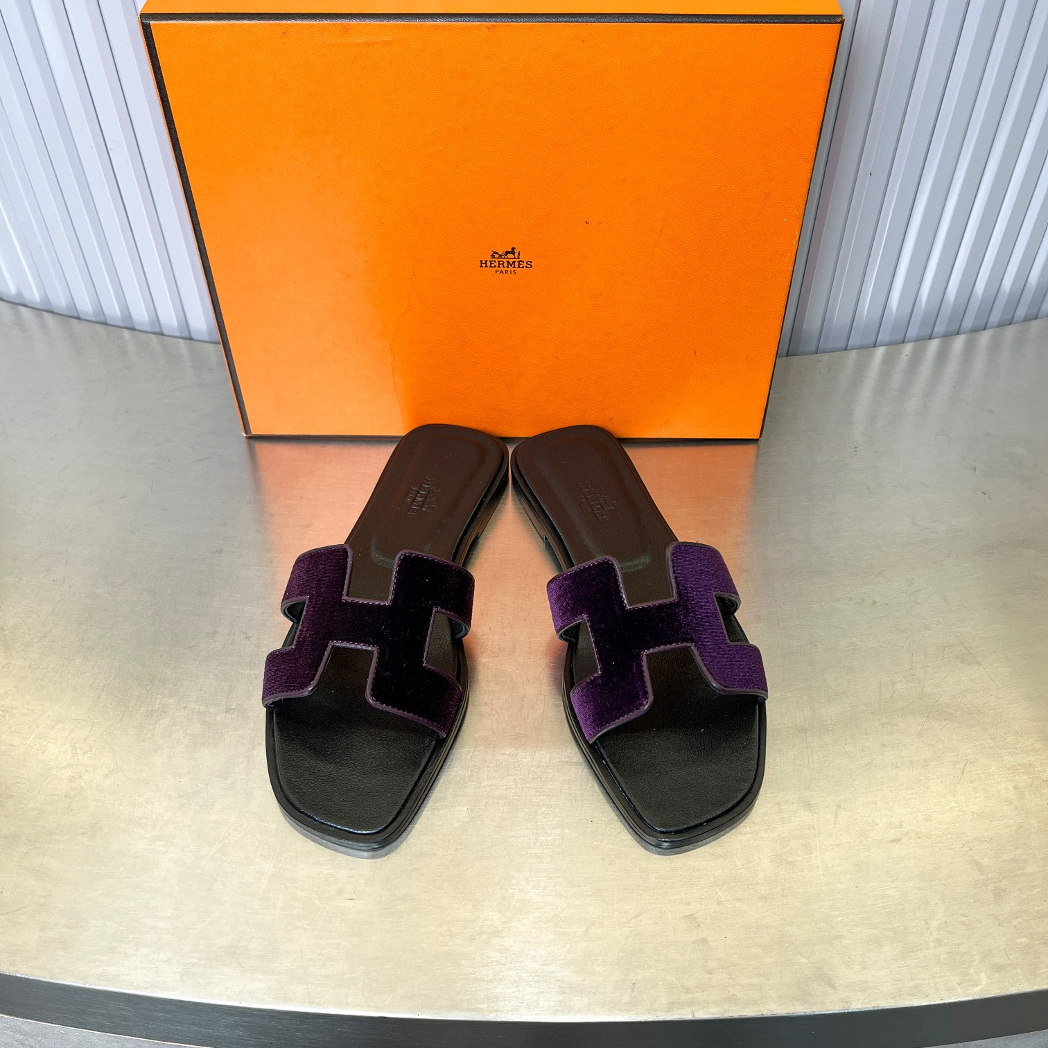 UA Hermès Oran sandal