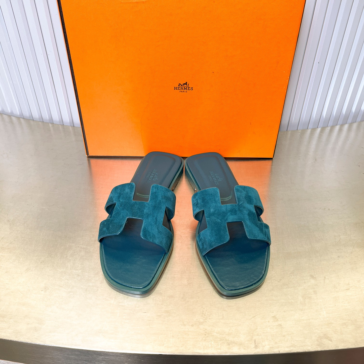 UA Hermès Oran sandal
