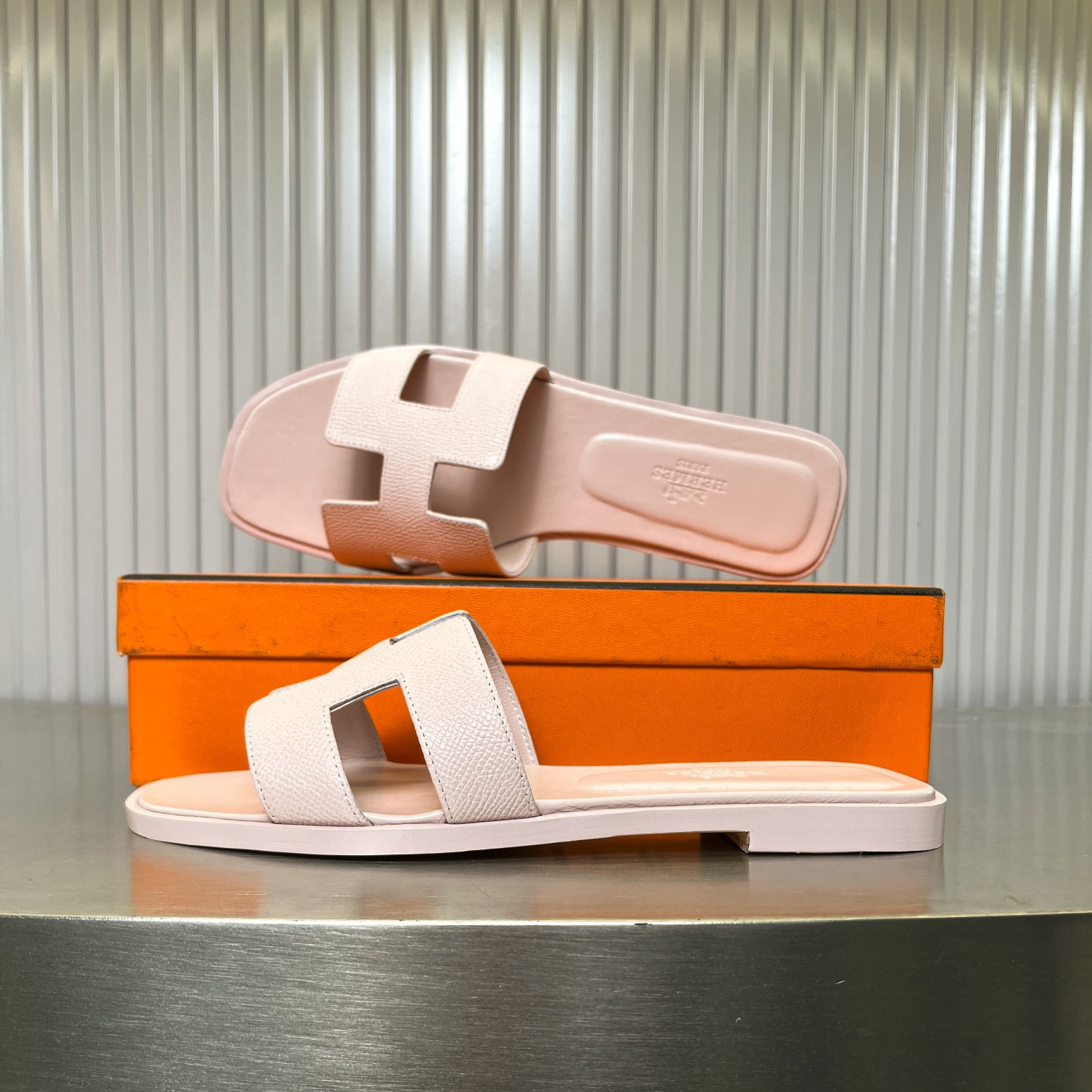 UA Hermès Oran sandal