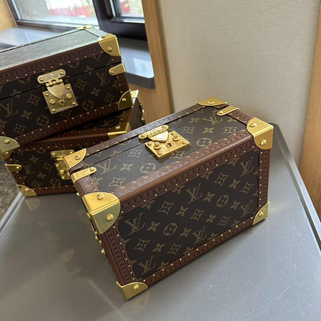 LV M13513 Jewelry Box rose ballerine 9.4 x 4.9 x 9.4 inches