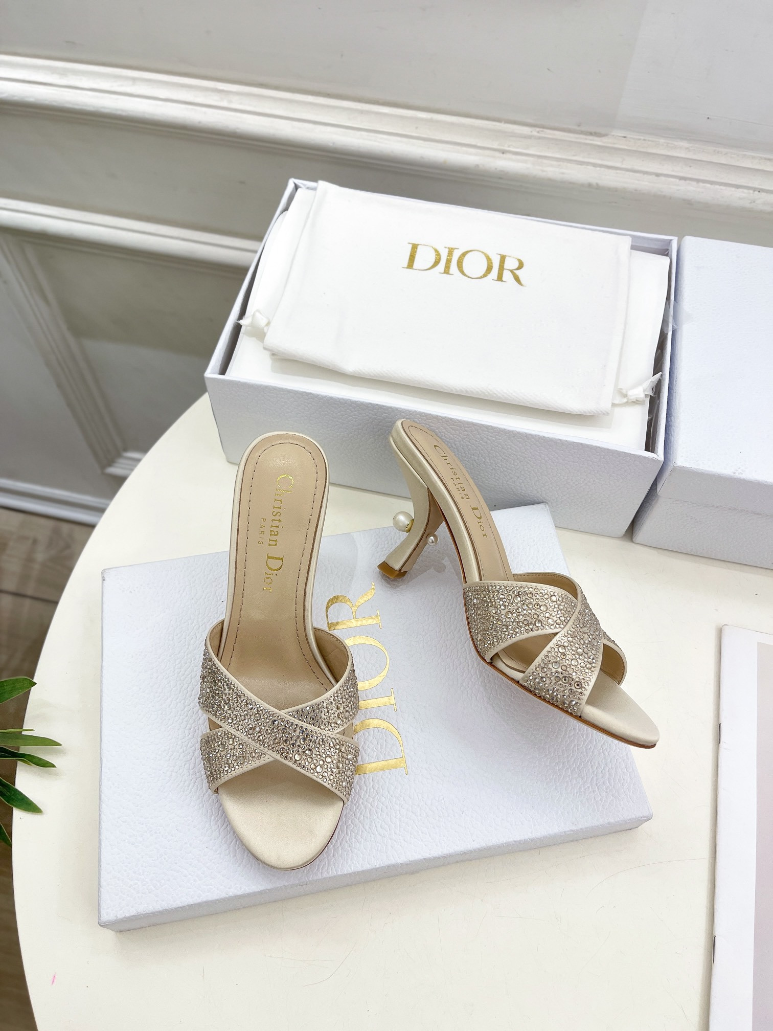 ua D*or tribales heeled slide