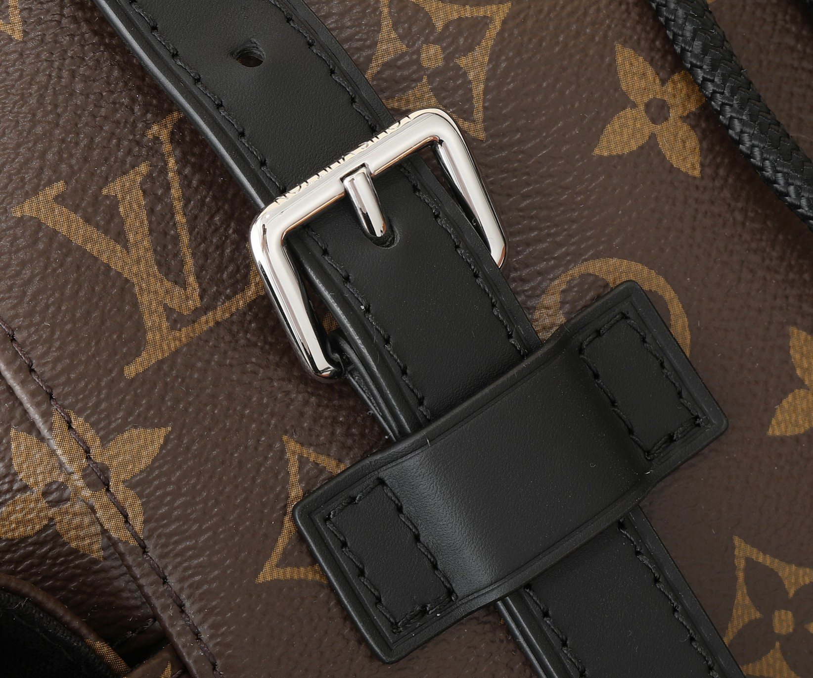 LV Christopher MM M43735 15 x 17.3 x 4.9 inches