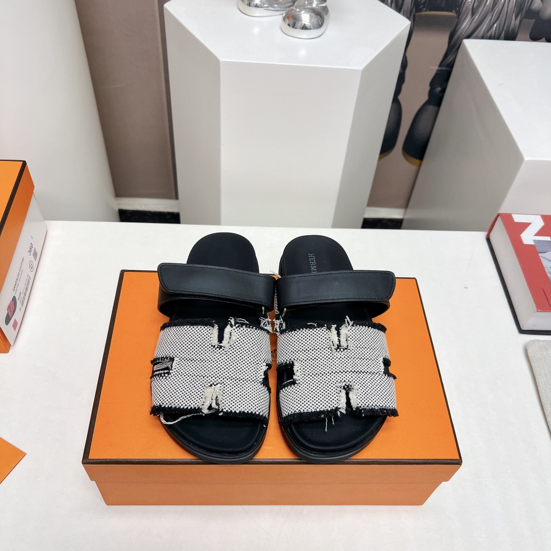 UA Hermès Chypre sandal