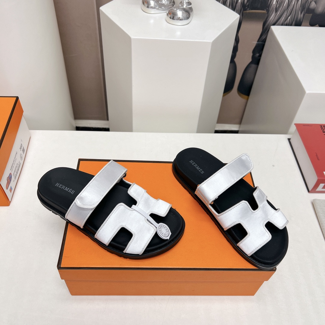 UA Hermès Chypre sandal