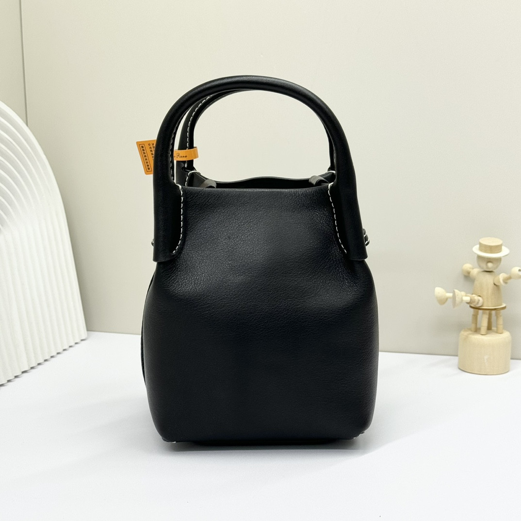 L**o p*ana micro bale bag smooth calfskin 23 x 16 x 14 cm
