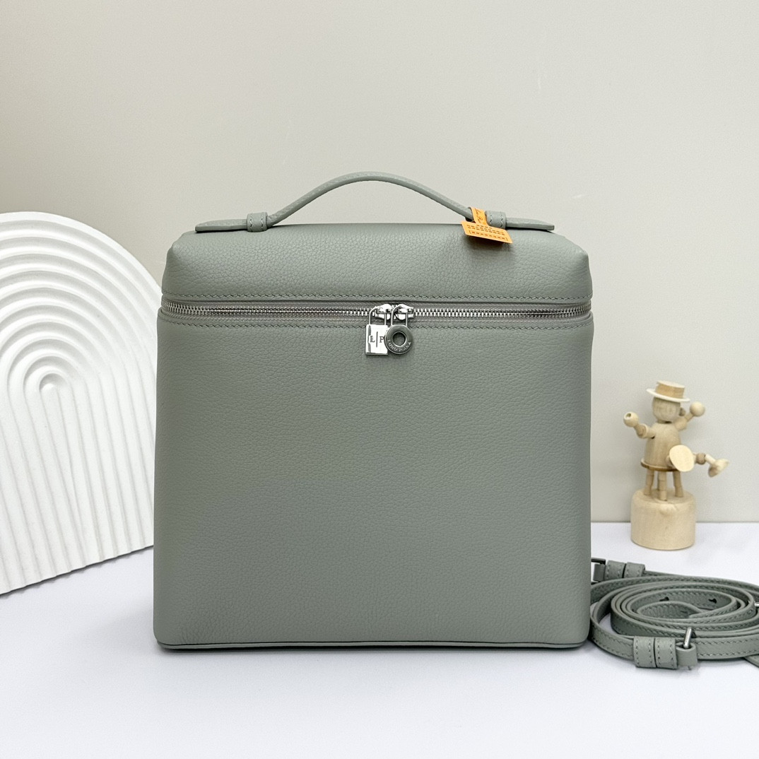 L**o p*ana extra pocket backpack l23.5 grained calfskin 23 x 21 x 8 cm