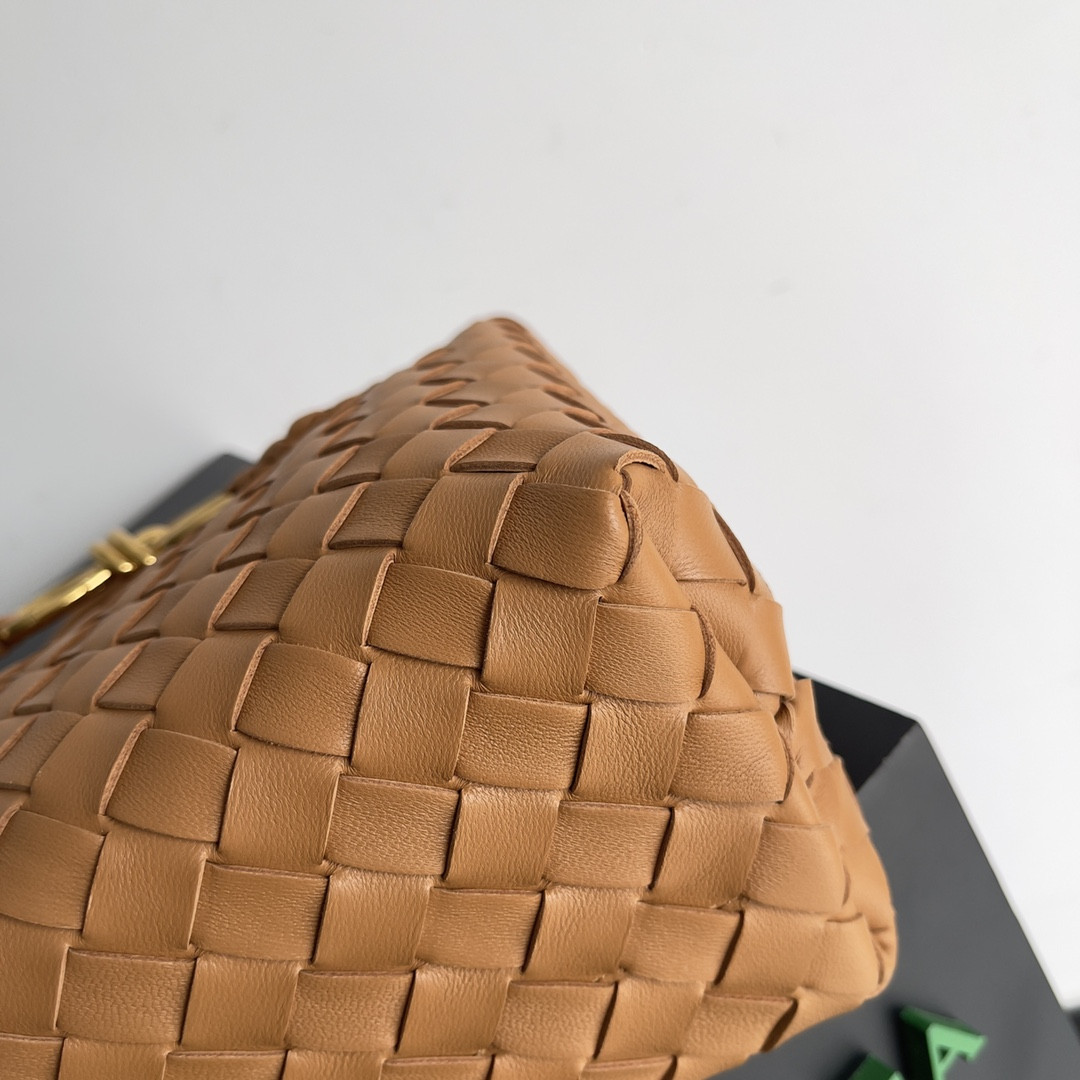 bo*te*ga Ve*ne*ta small andiamo 25x22x10.5cm