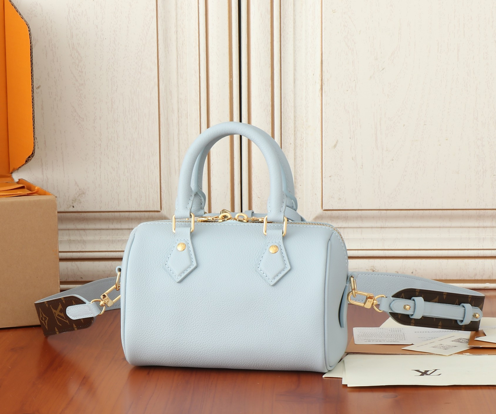 LV Speedy 18  M24604 18x12.5x11CM