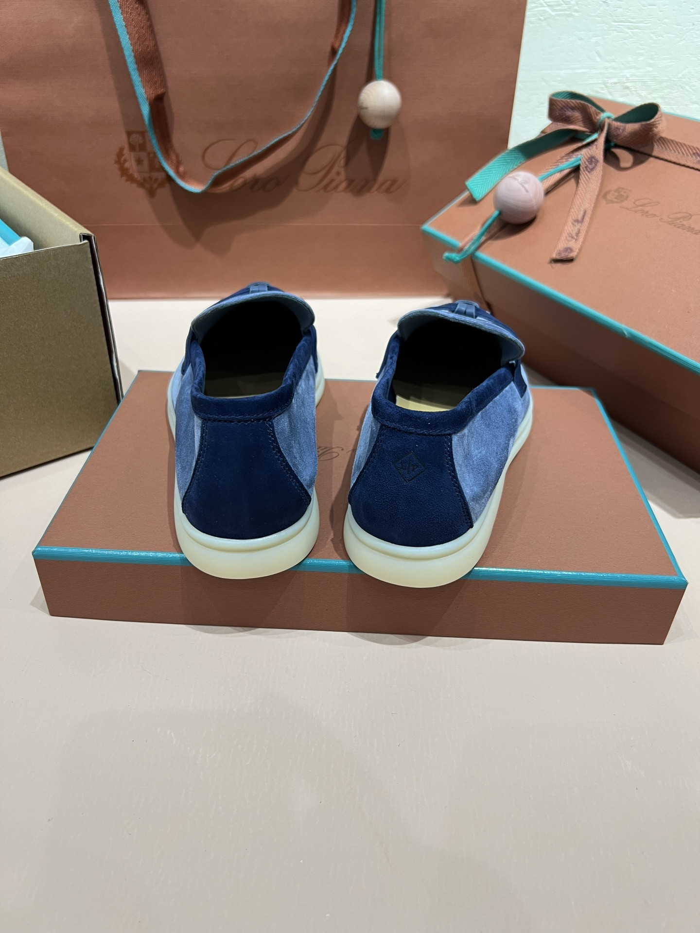 ua L**o p*ana summer charms walk loafers