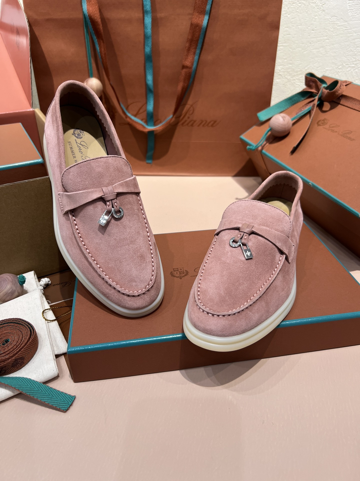 ua L**o p*ana summer charms walk loafers