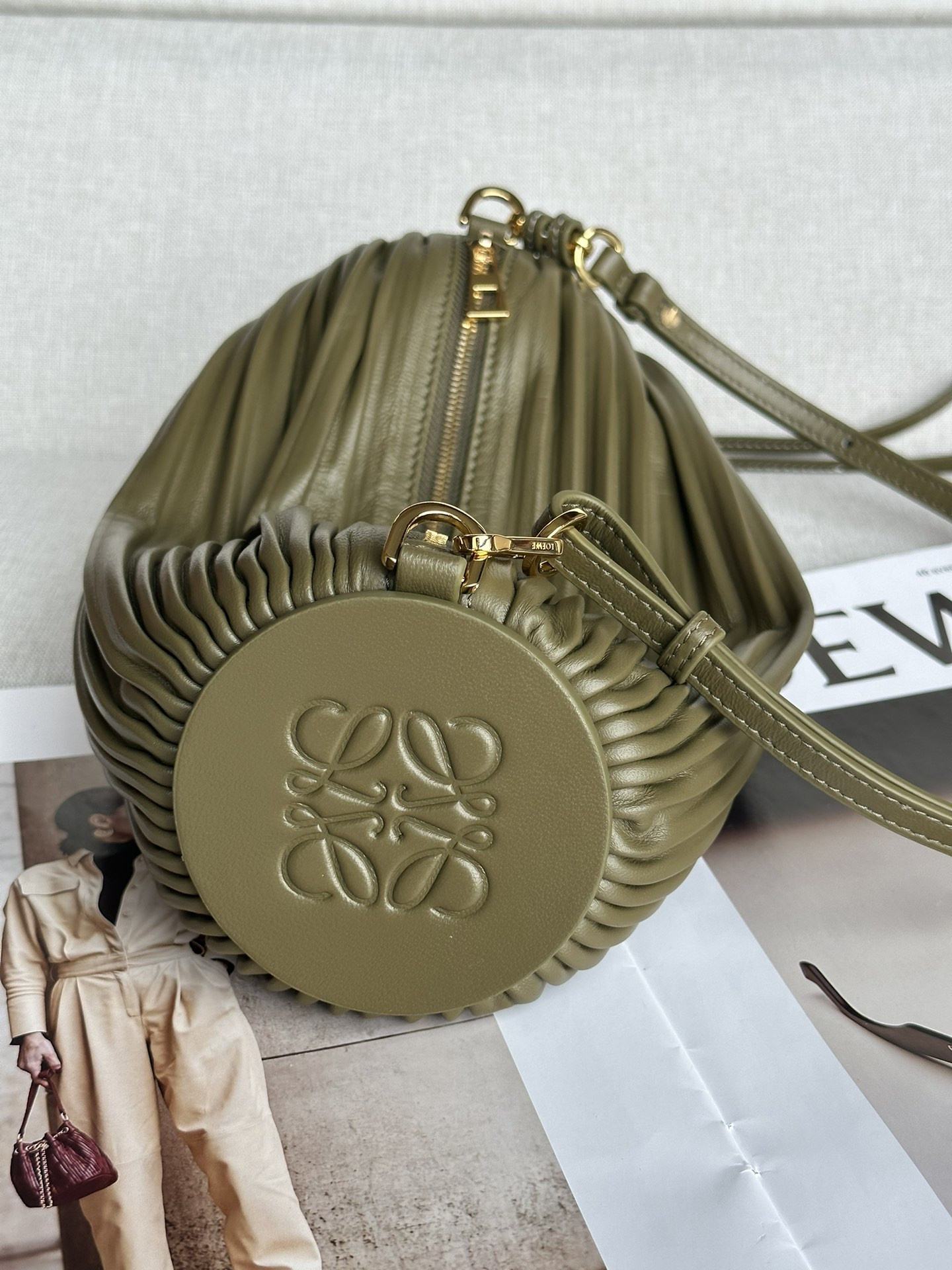 L0ew* bracelet pouch in pleated nappa 25x10x10cm