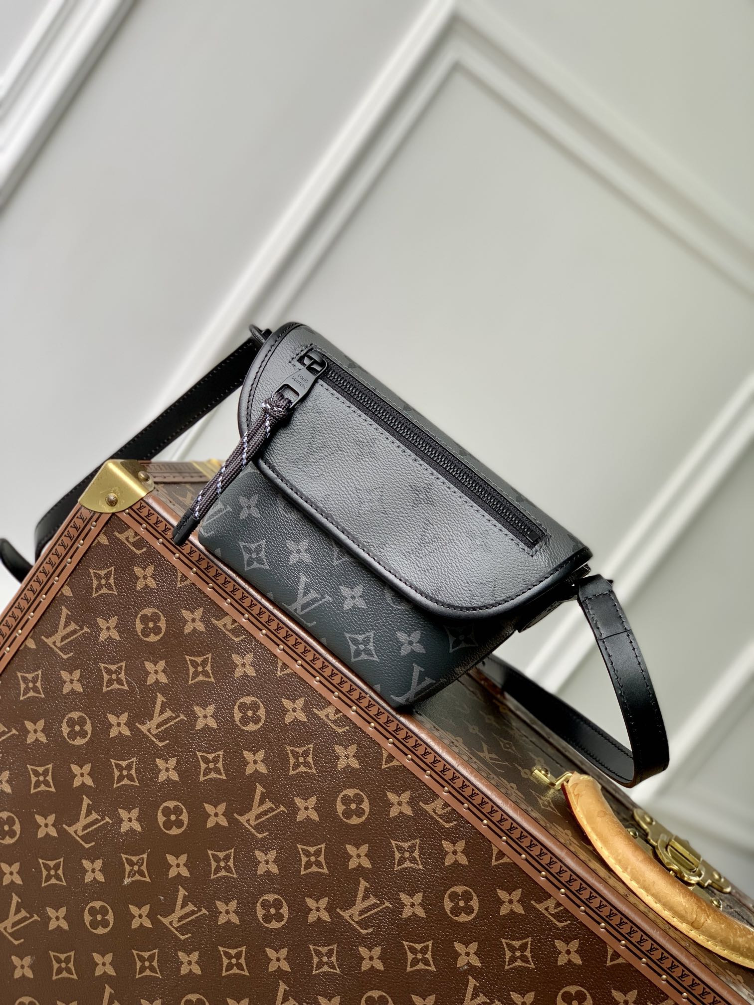 LV Pulse Wearable Wallet M12806  16 x 5 x 22.5 cm