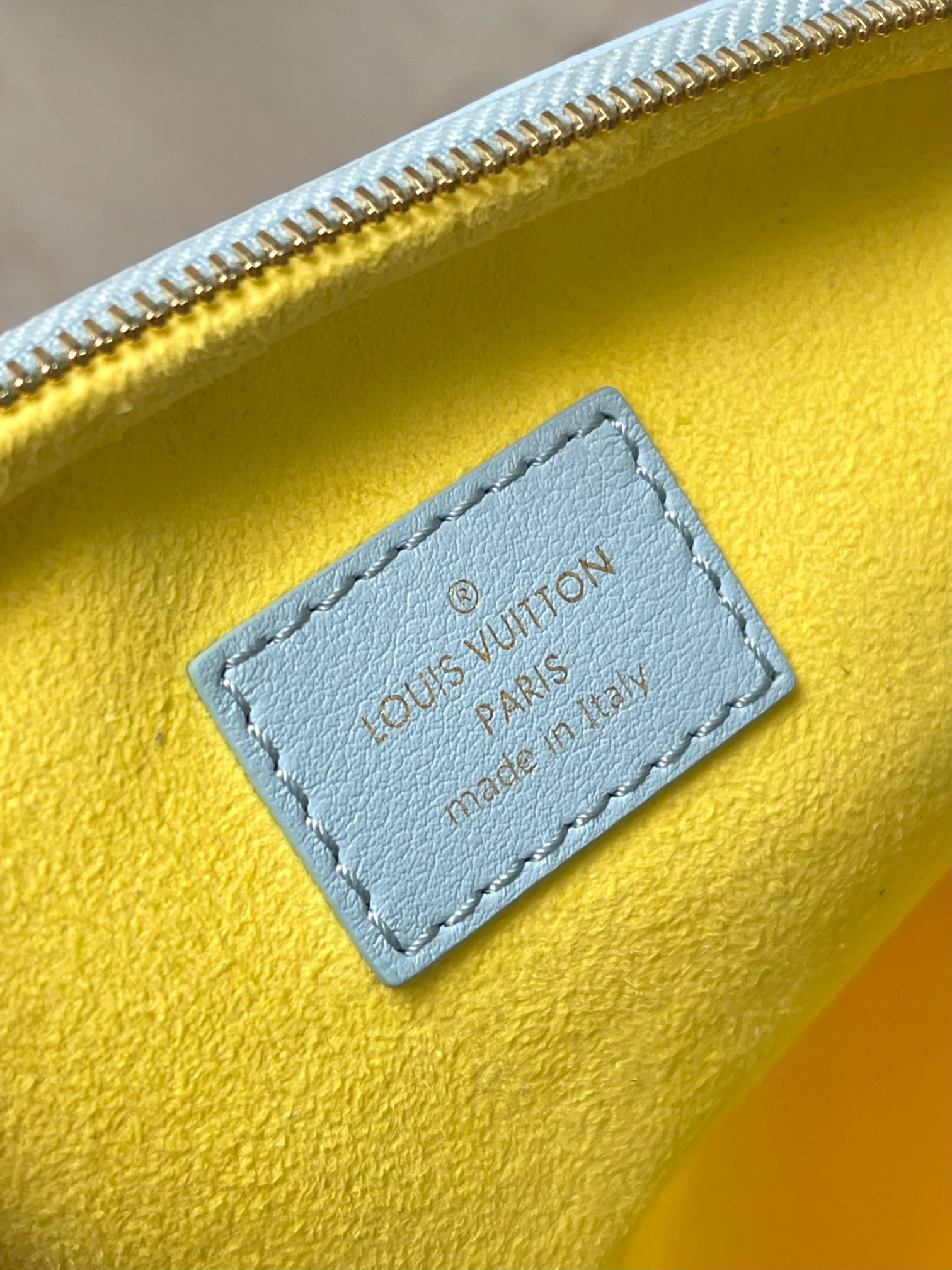 LV Mini Bumbag M83694 17x12x9.5cm