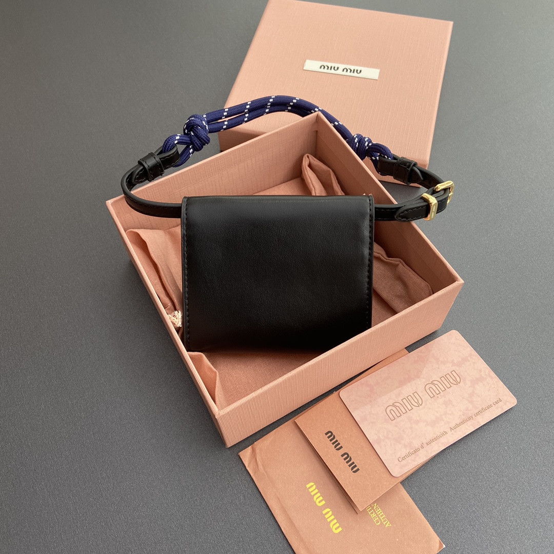 Miu Miu Leather shoulder wallet 8.5x10.5x2cm