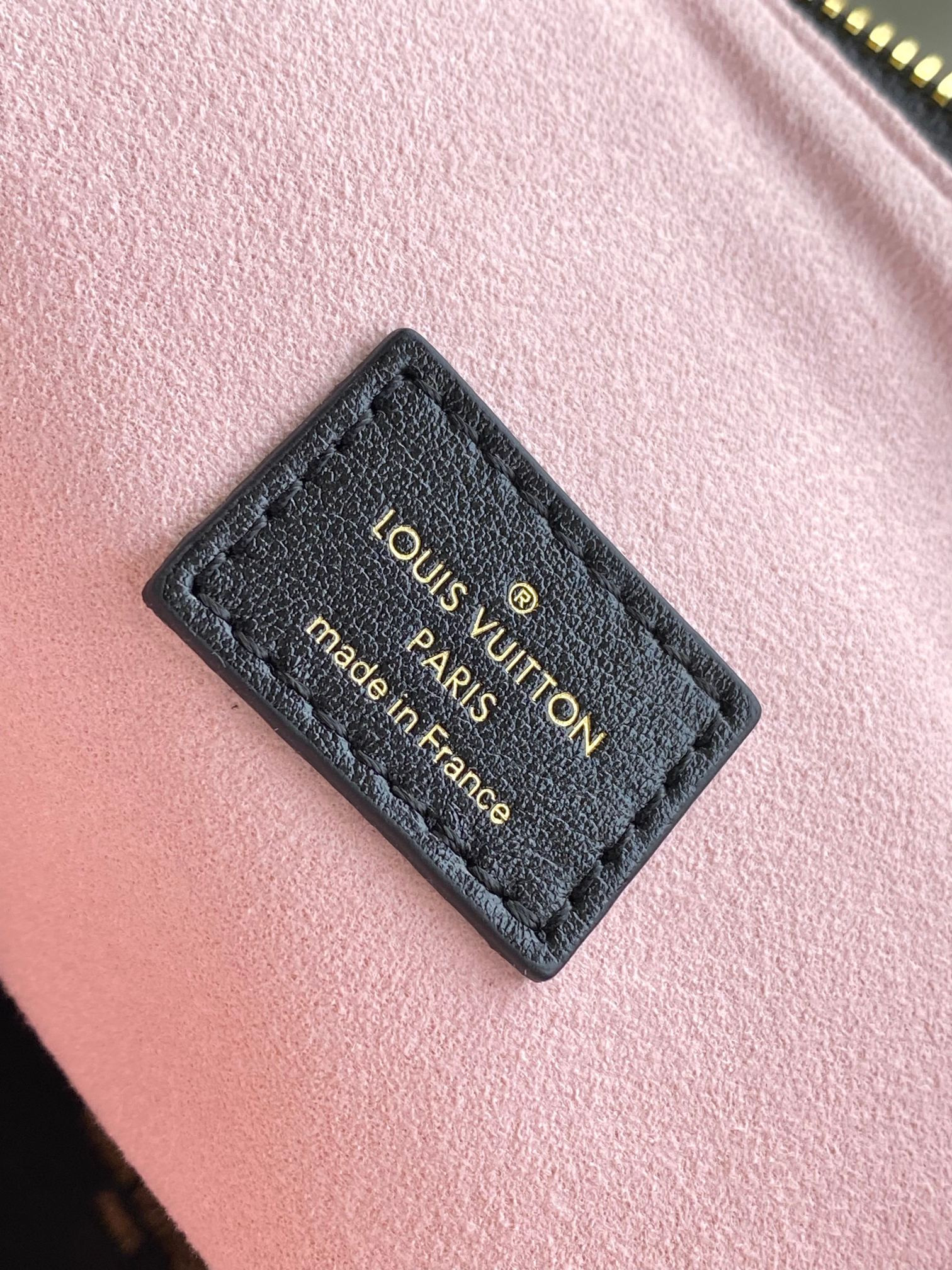 LV Coussin Hobo M12068 38x33x10CM