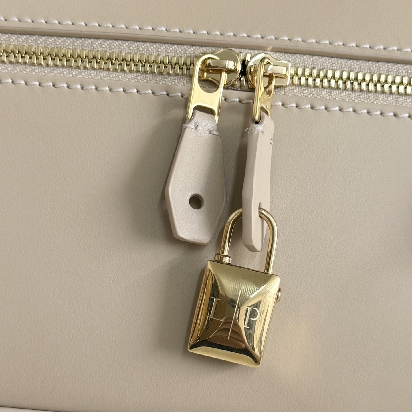 L**o p*ana extra bag l23 23x12x7cm