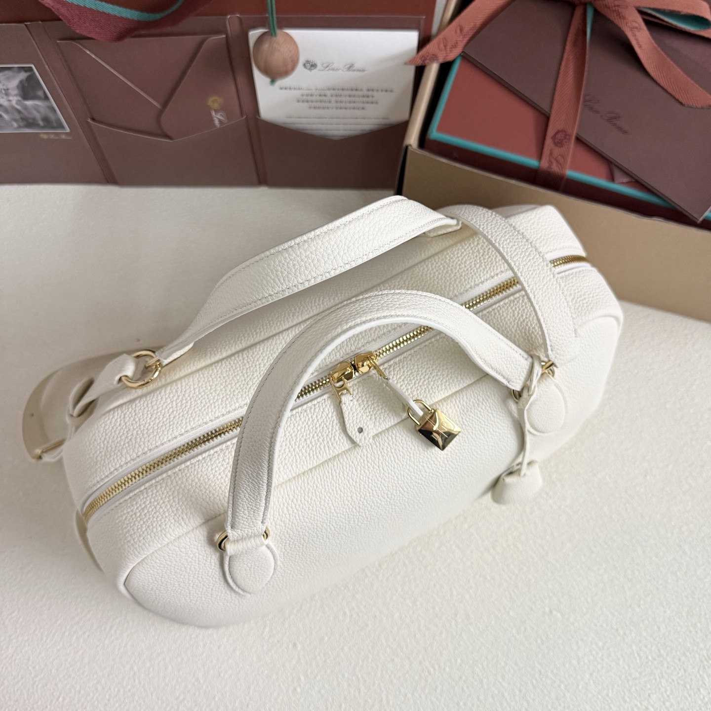 L**o p*ana needle 38x22x16cm