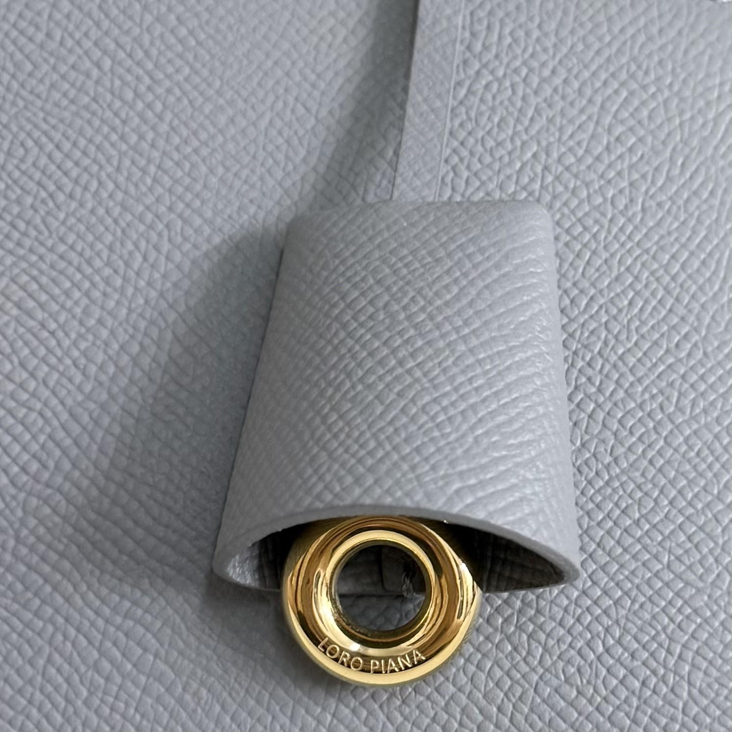 L**o p*ana extra pocket l27 calfskin 16x27x10cm