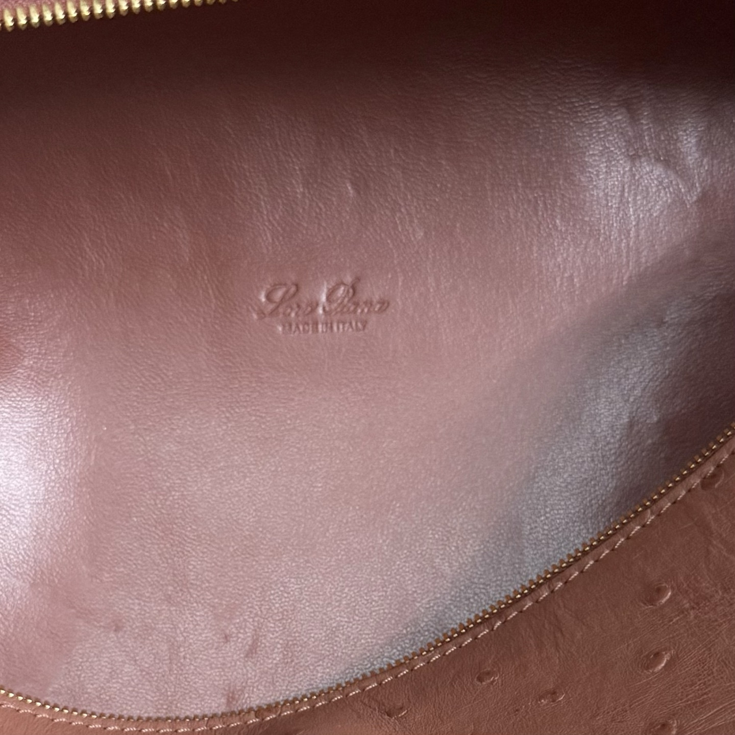 L**o p*ana extra pocket l27 ostrich-grained leather 16x27x10cm