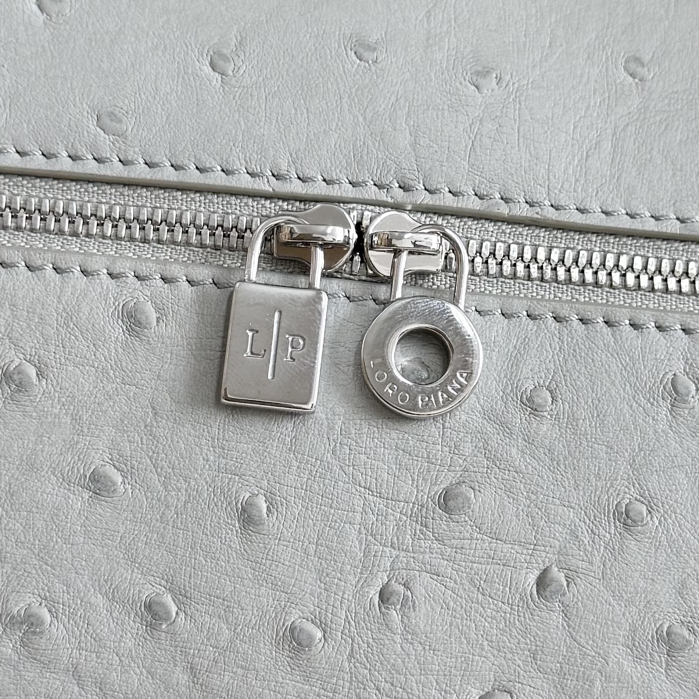 L**o p*ana extra pocket l27 ostrich-grained leather 16x27x10cm